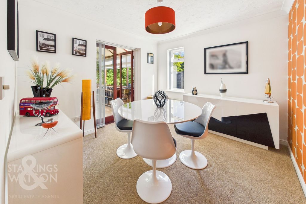 Property photo 2 of 21