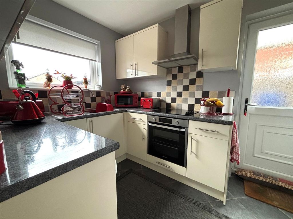 Property photo 3 of 13 Kitchen