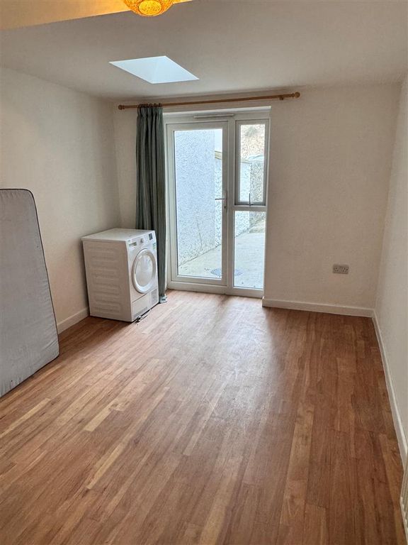 Property photo 2 of 5 Fl 1 Garden Room Lounge.Jpg