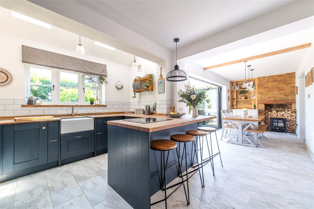 Property photo 2 of 34 Kitchen