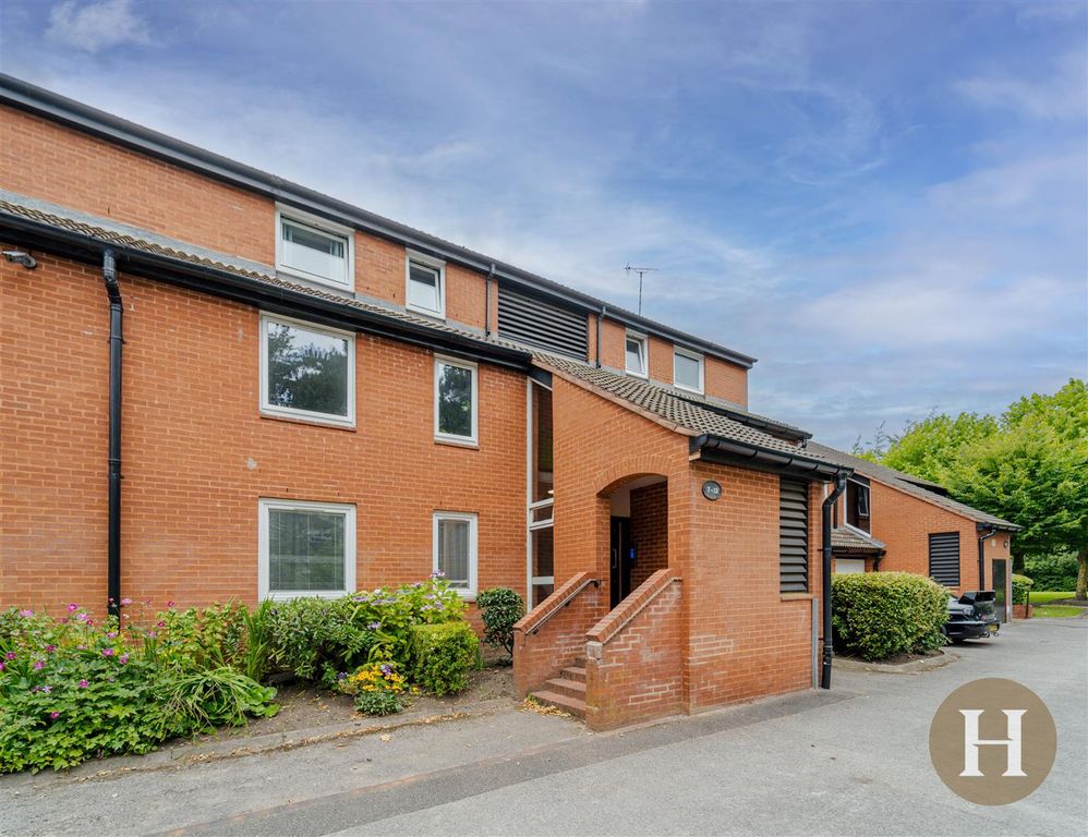 Property photo 1 of 18 Hadleigh Estate Agents-19.Jpg