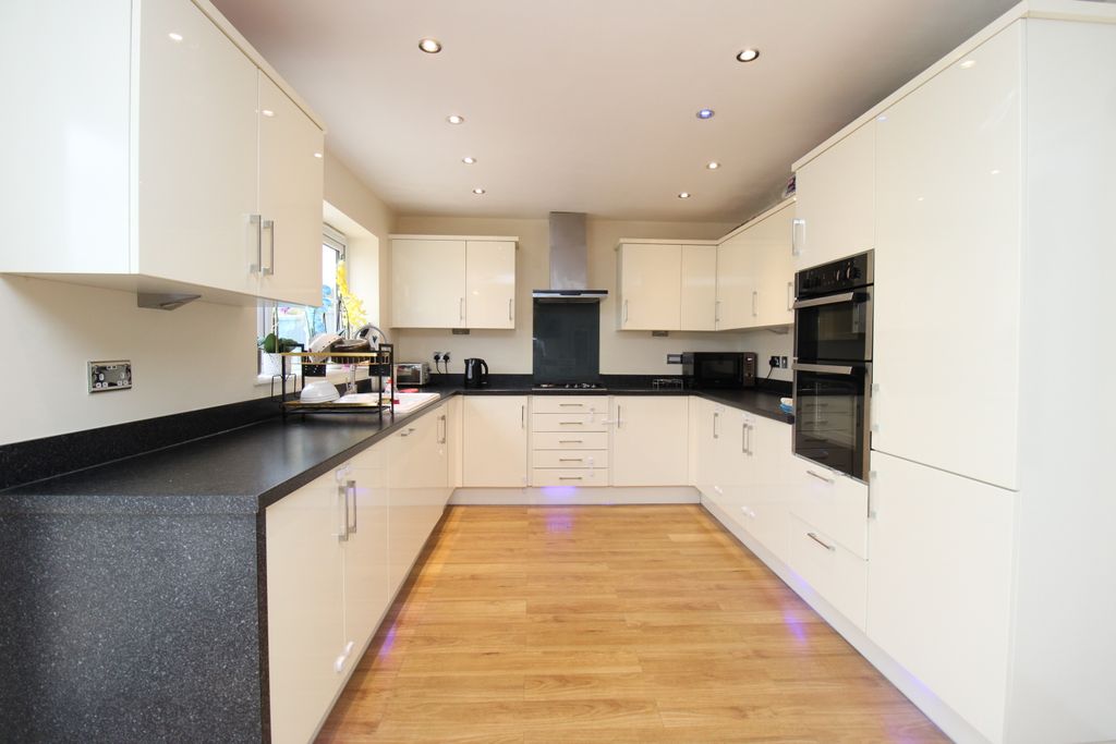 Property photo 2 of 16 Img_1873