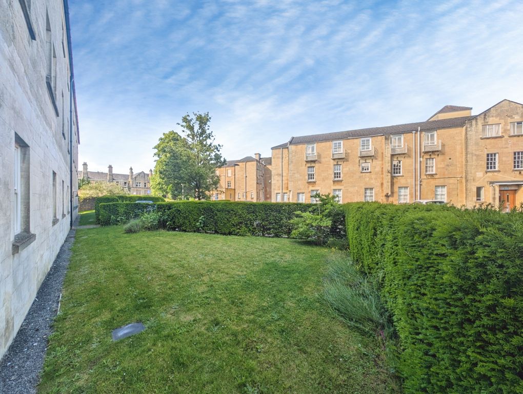 Property photo 2 of 16 E2255525-Garden 20iii