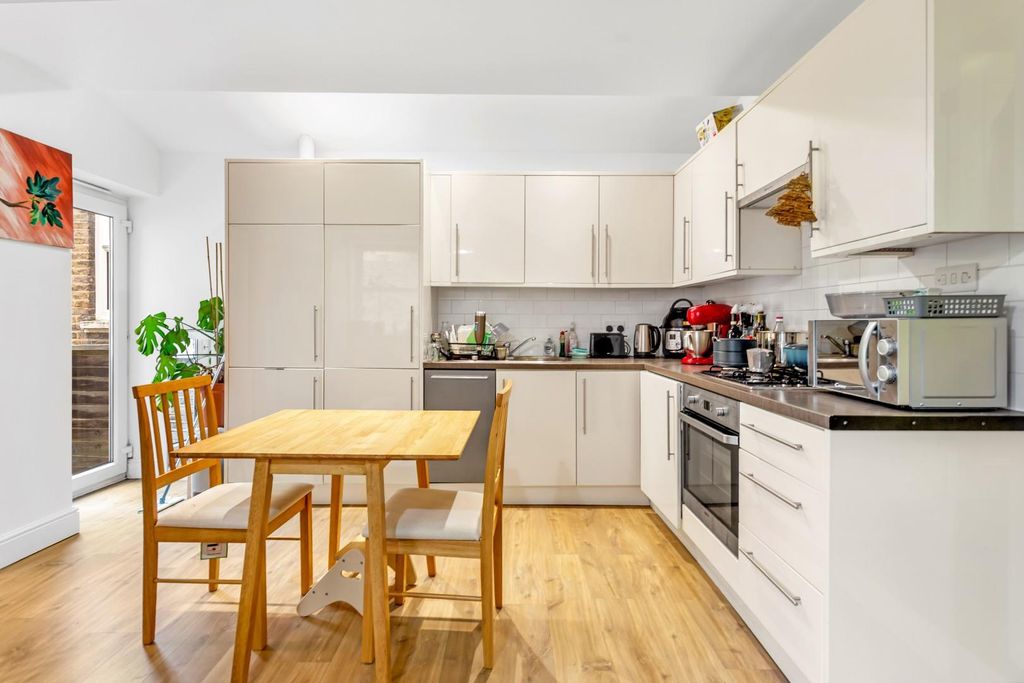 Property photo 3 of 8 Kitchen/Dining