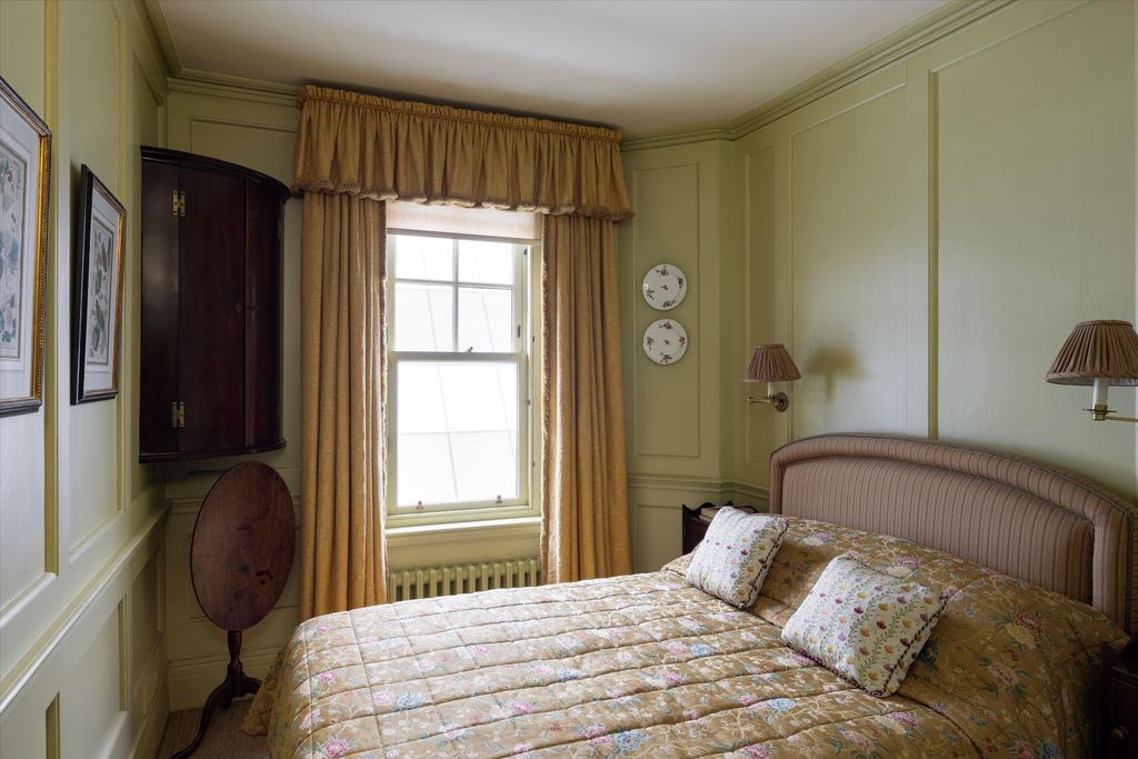 Property photo 3 of 20 Image