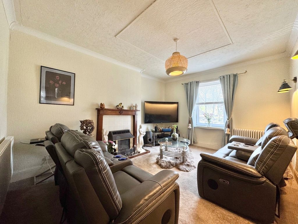 Property photo 2 of 18 Dalry Road, Kilbirnie Lounge