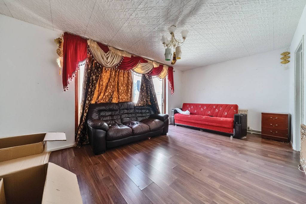 Property photo 1 of 8