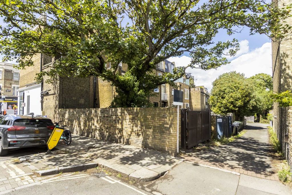 Property photo 1 of 4