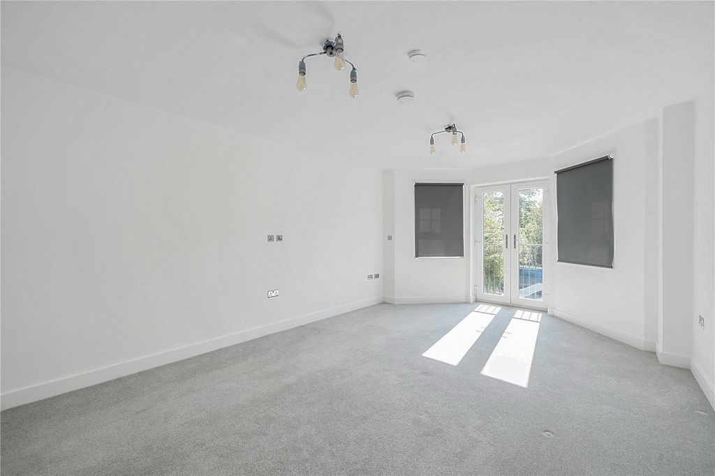 Property photo 3 of 13 Picture No. 12