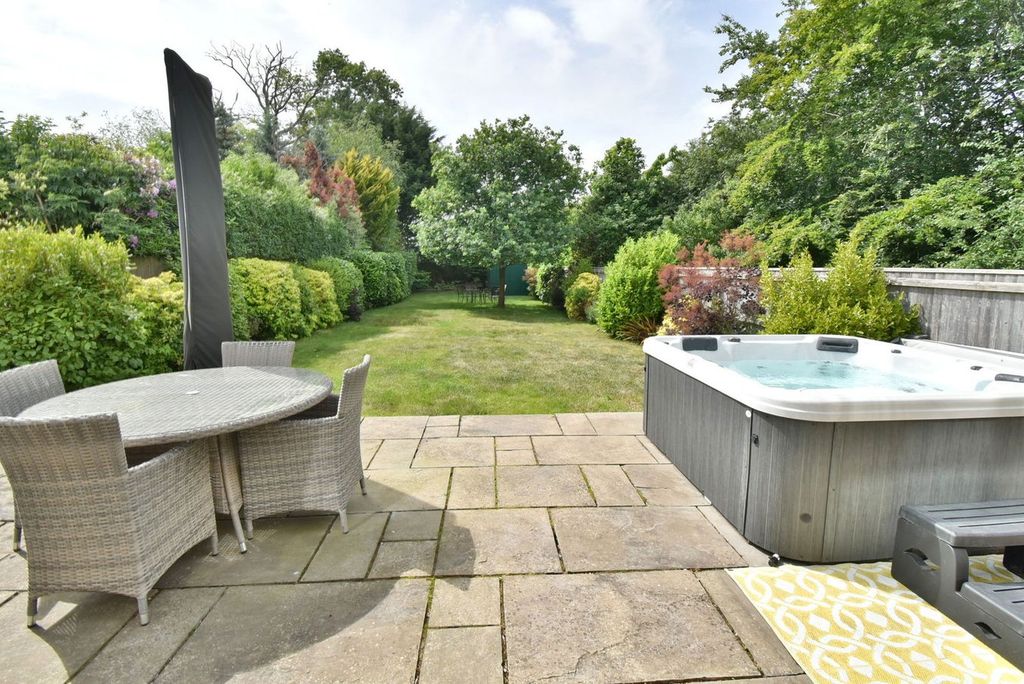Property photo 2 of 31