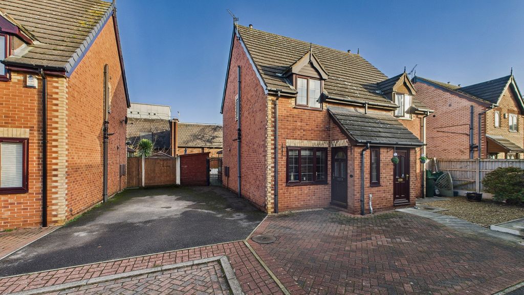 Property photo 3 of 14 Cam02351G0-Pr0088-Still008 (2)