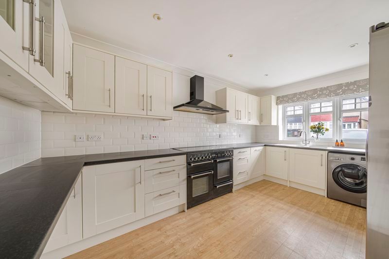 Property photo 3 of 25 Kitchen