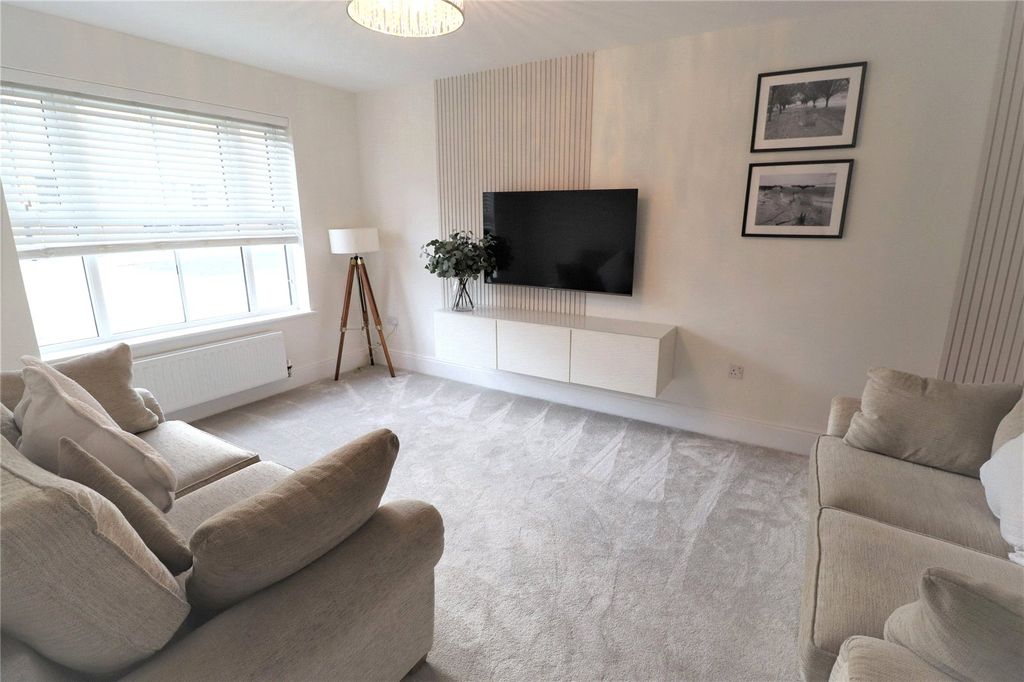 Property photo 2 of 18 Picture No. 15