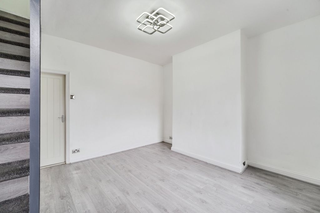 Property photo 3 of 17 Pbox-Img.Jpg