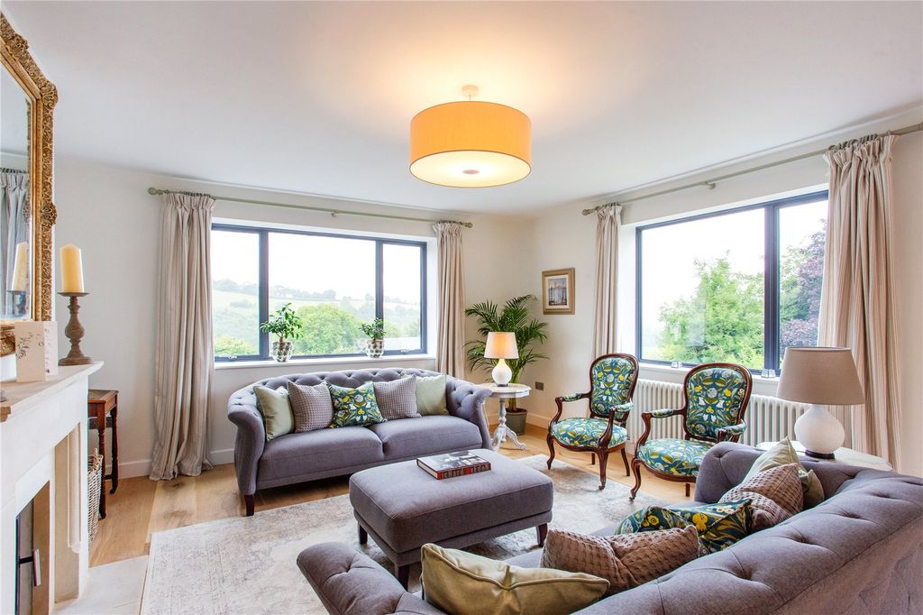 Property photo 3 of 15 Sitting Room