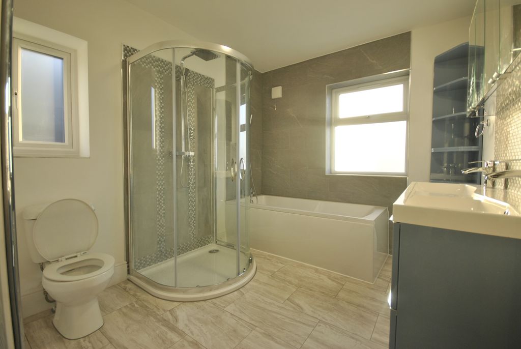 Property photo 3 of 8 Bathroom