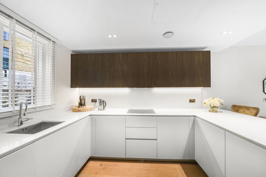 Property photo 2 of 26 Wedgewood Mews