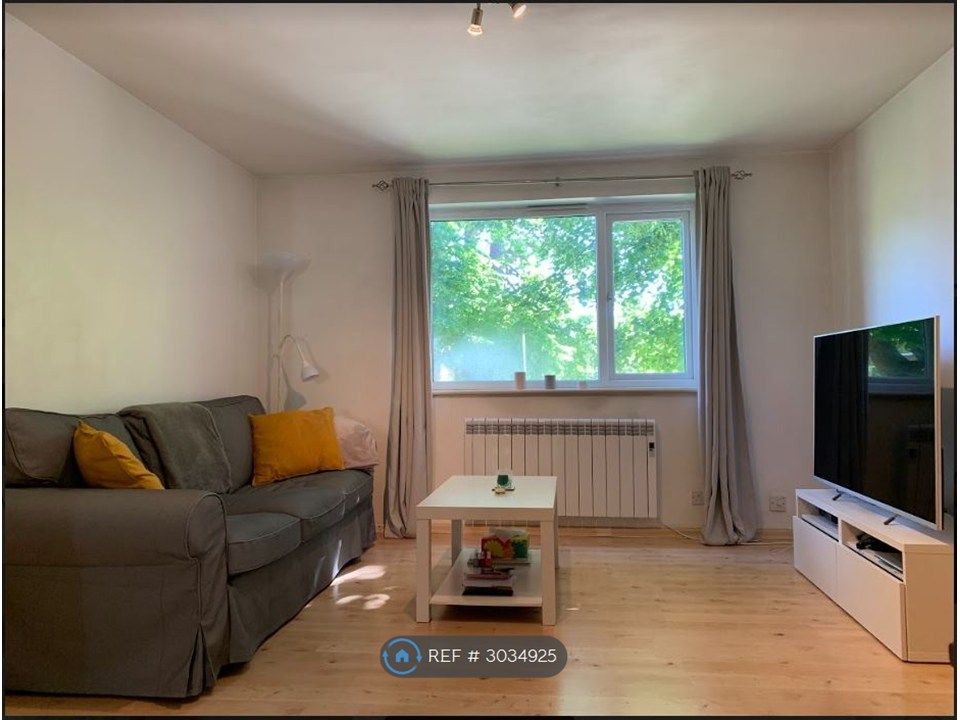 Property photo 1 of 10 Living Room