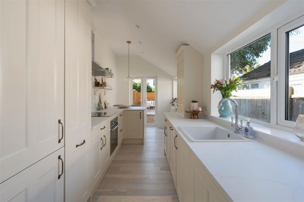 Property photo 2 of 17 Sydenham Street, Whitstable