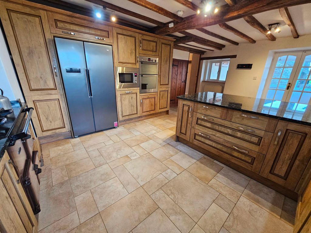 Property photo 3 of 37