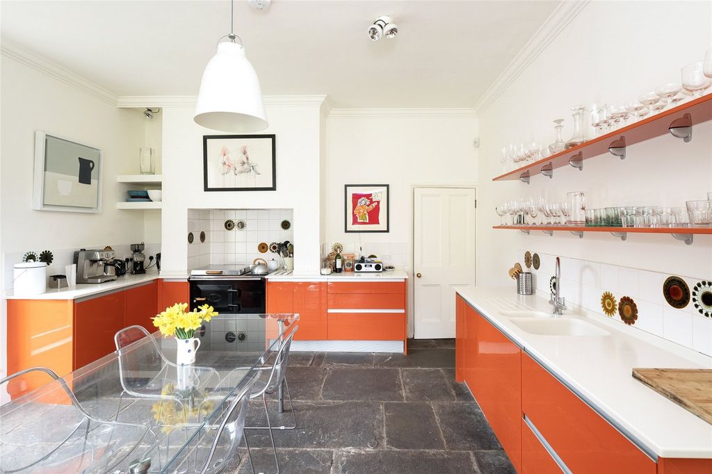 Property photo 2 of 19 Kitchen