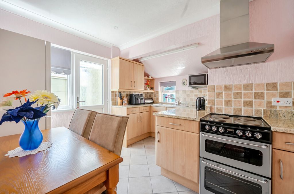 Property photo 3 of 14 1472574-19-6A2825...
