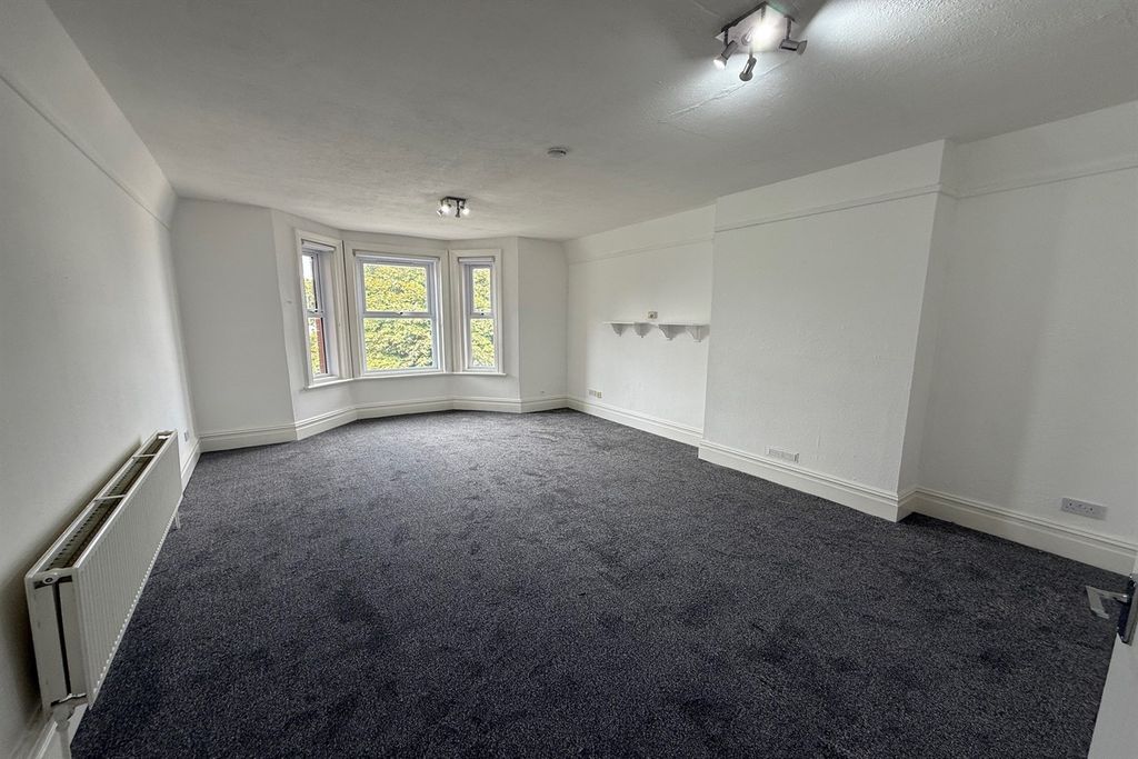 Property photo 1 of 5 (Main)