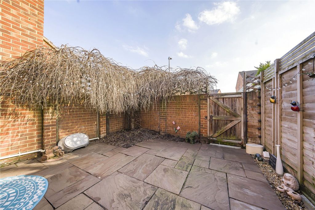 Property photo 2 of 12 Garden