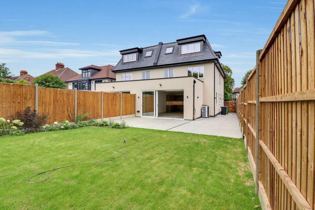 Additional image 37 of 4 bed semi-detached house for saleHurst Road, East Molesey KT8