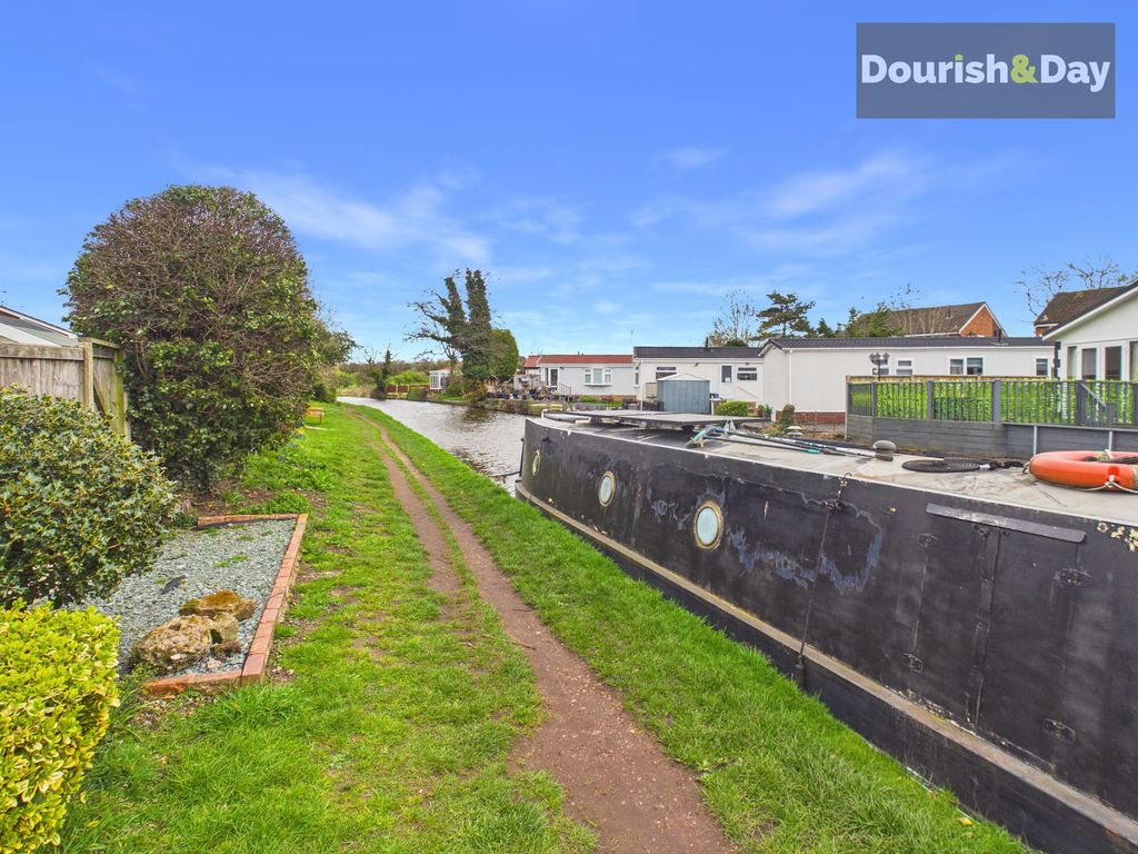 Property photo 2 of 28