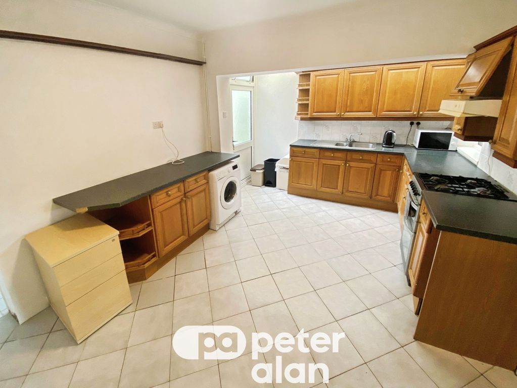 Property photo 1 of 8 Kitchen