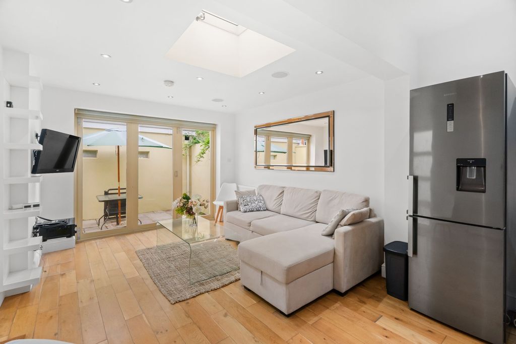 Property photo 2 of 11