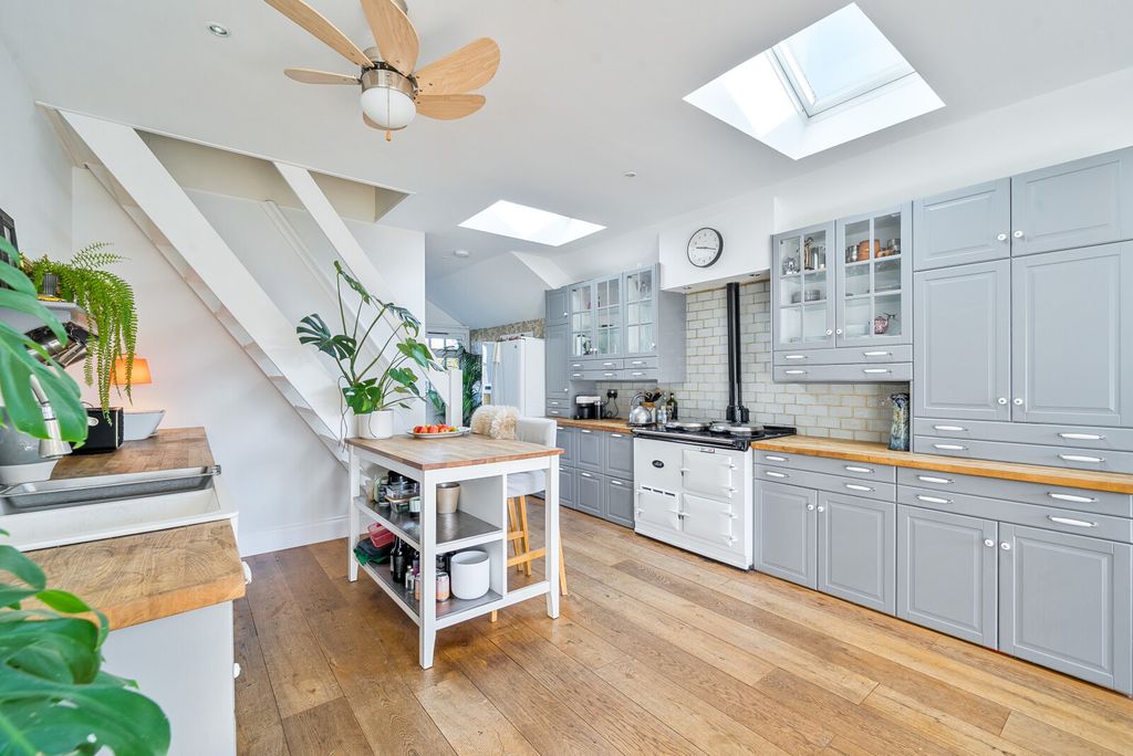 Property photo 3 of 15 1425725-15-69B136...