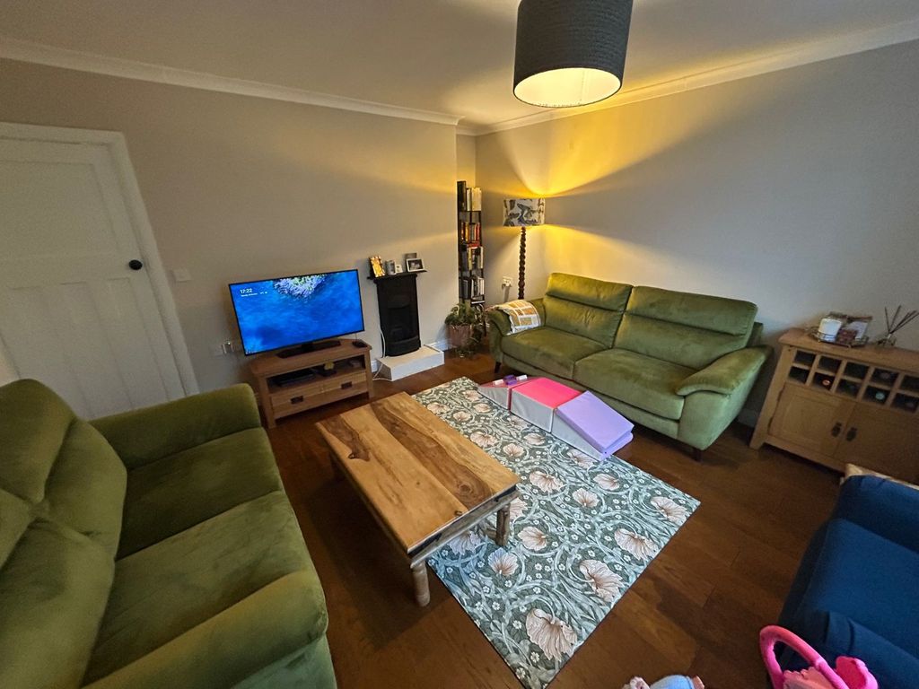 Property photo 2 of 21 Lounge