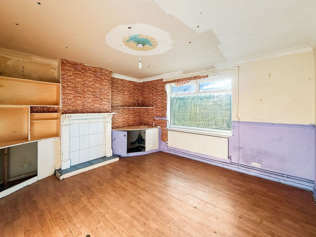 Property photo 3 of 12