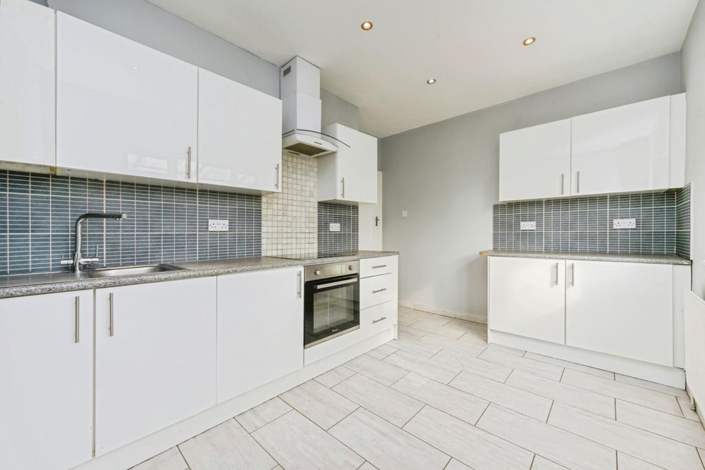 Property photo 2 of 10 Akl_2491.Jpg