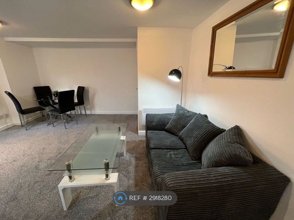 Property photo 3 of 15 Living Room/Kitchen