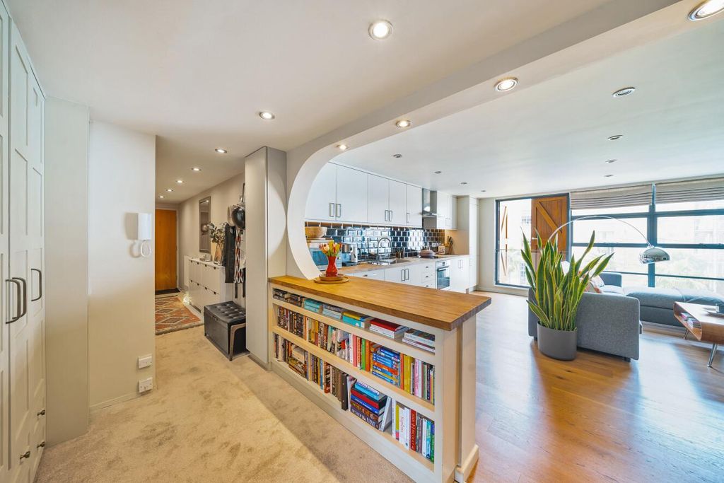 Property photo 3 of 16 Picture 3