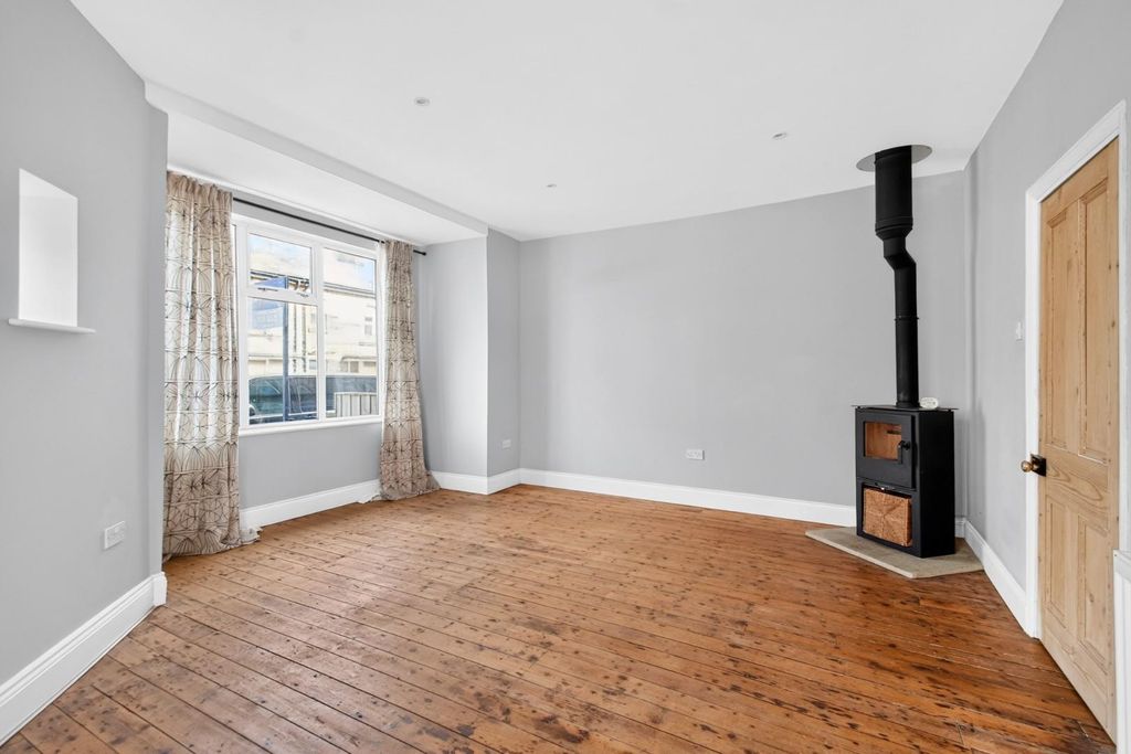 Property photo 2 of 15 2Skiptonst-3.Jpg