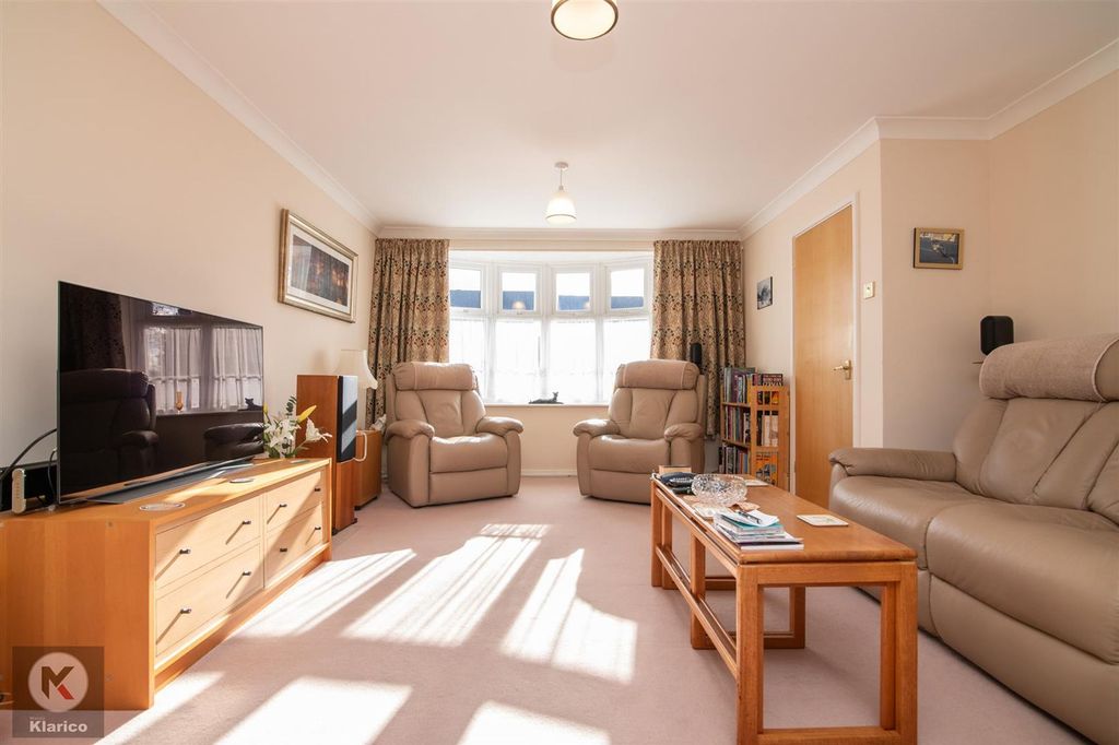 Property photo 2 of 12 Pipersgreen-5.Jpg