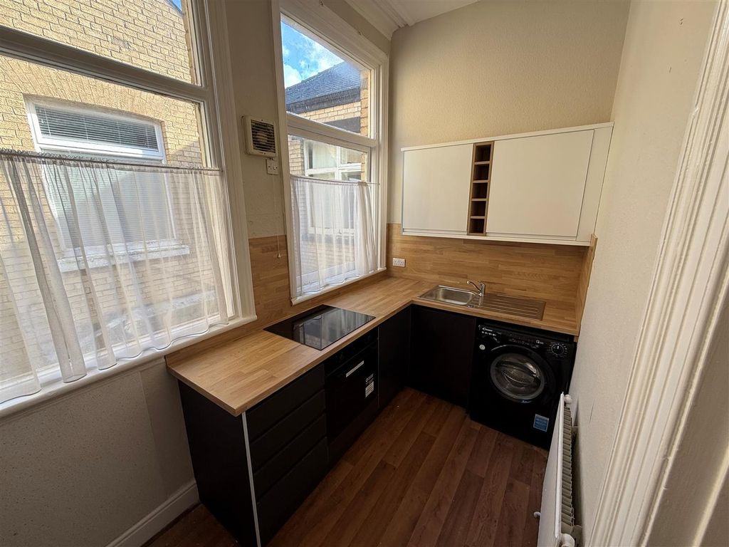 Property photo 2 of 4 Kitchen 6 The Avenue.Jpg
