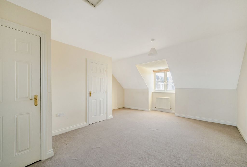 Property photo 3 of 19 1383224-10-692587...