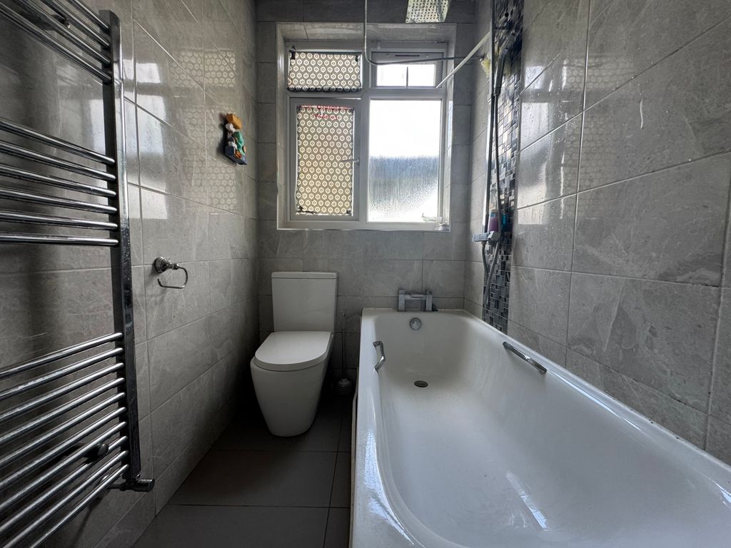 Property photo 3 of 7 Bathroom