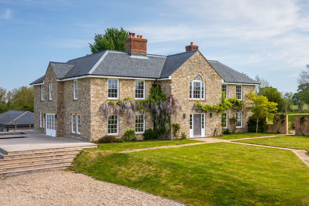 Property photo 1 of 19 Haydon Grange