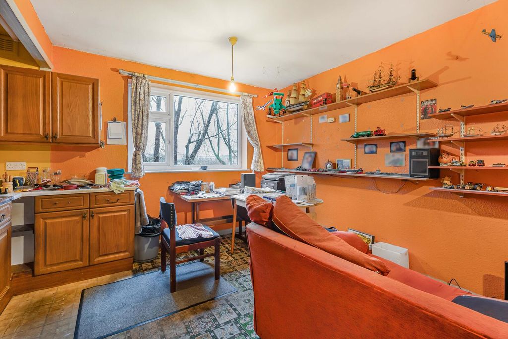 Property photo 3 of 12 Kitchen