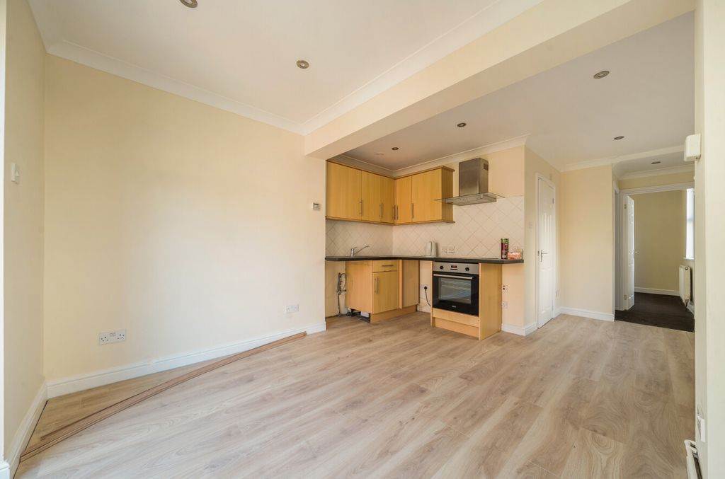 Property photo 3 of 14 16-6A8Da4940804A-...