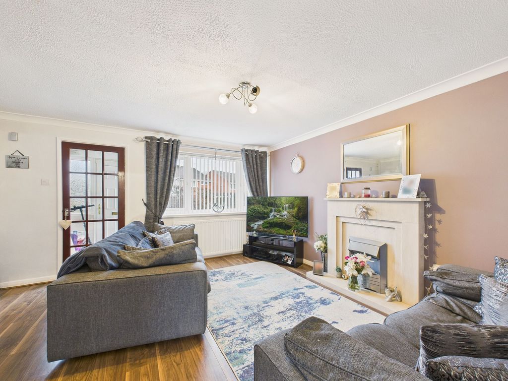 Property photo 1 of 12 Lounge