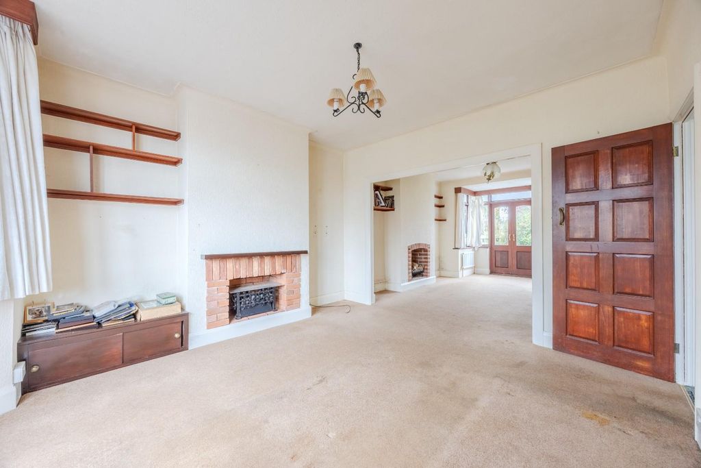 Property photo 3 of 29 Lounge