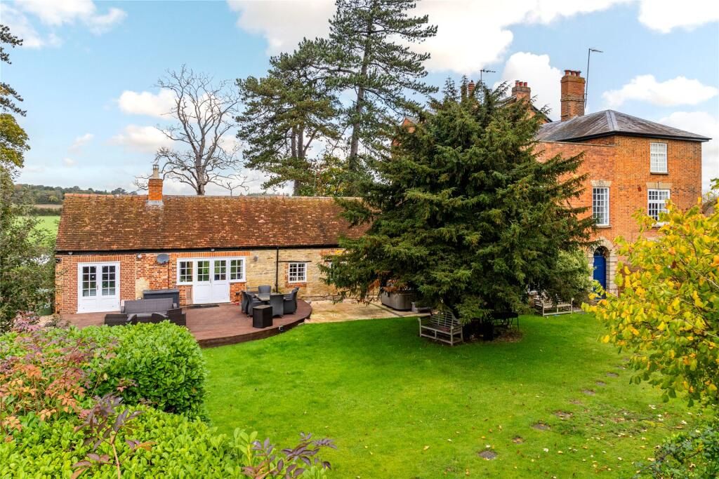 Property photo 3 of 10 Exterior