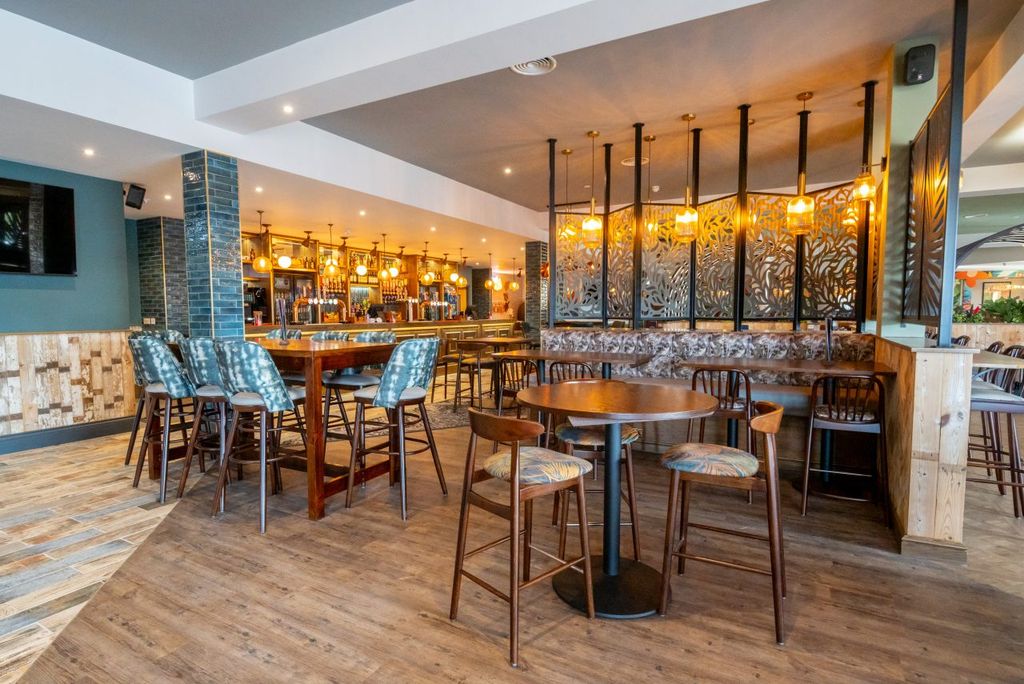 Property photo 2 of 18 On-Site Bar &amp; Restaurant At Pakefield Holiday Park, Suffolk